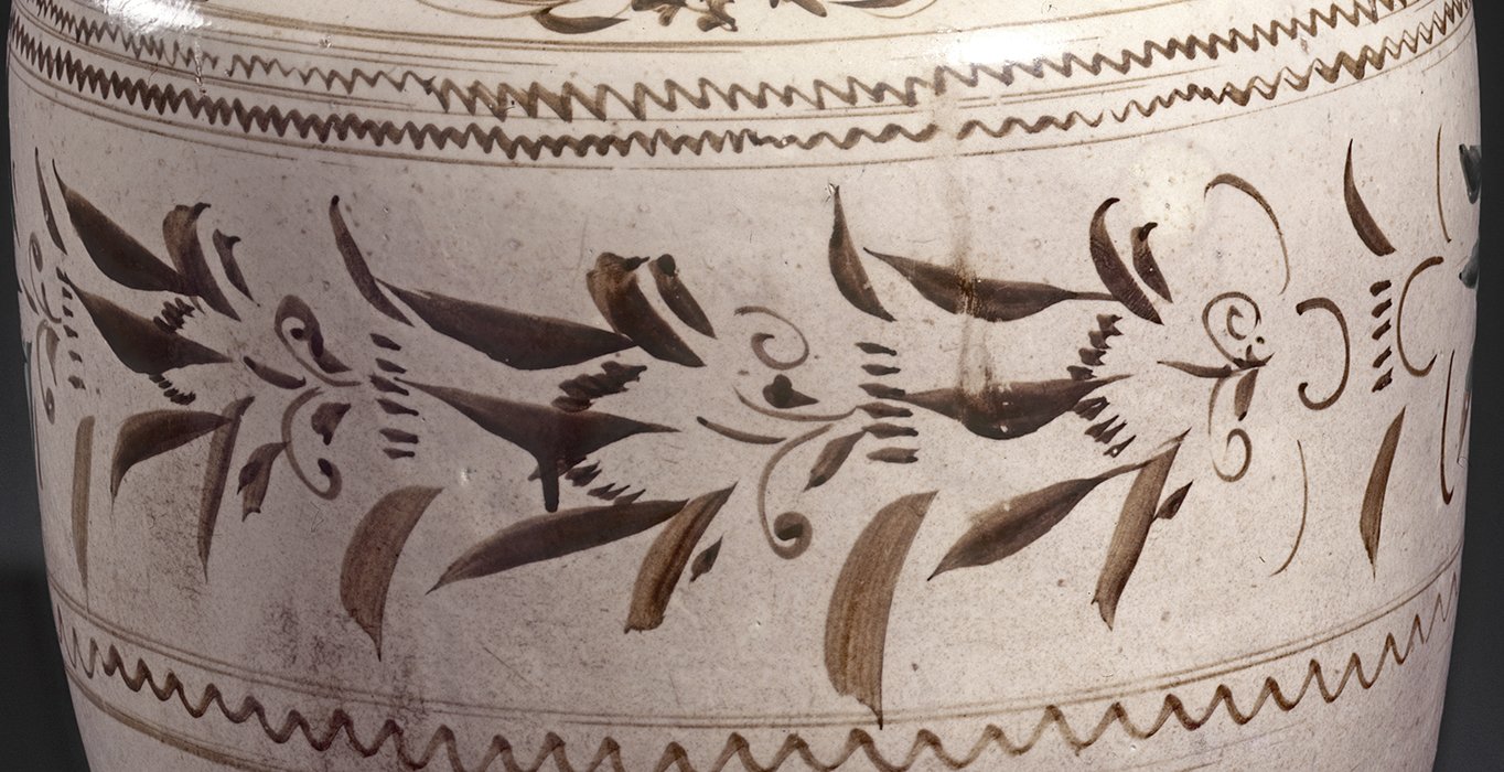 A Massive Cizhou Ware Painted Wine Jar磁州窯白地褐彩大瓷酒甕